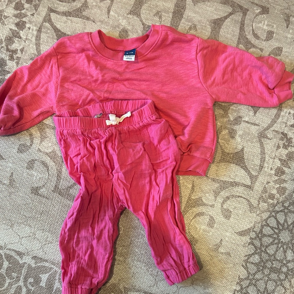 Old Navy Crew Neck Sweatshirt and Jogger Pants Set